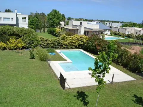 Casa 5 ambientes con 4 baños