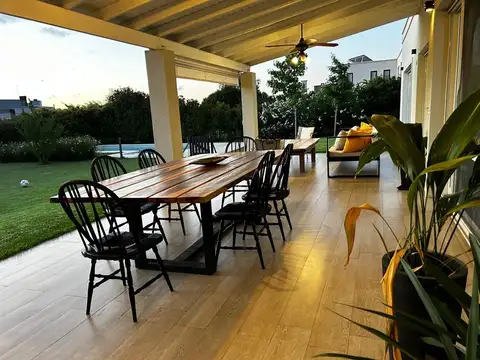 Casa en Alquiler Temporal con 1 cochera