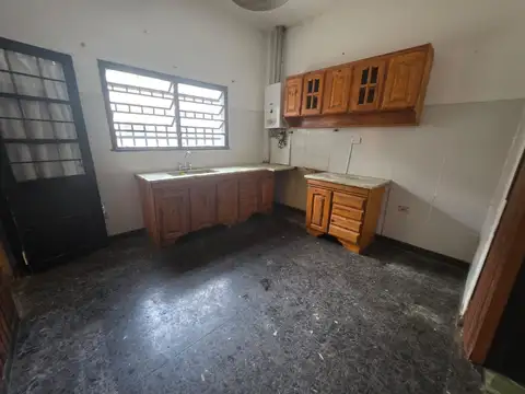 VENTA CASA 3 AMBIENTES FONDO JARDIN
