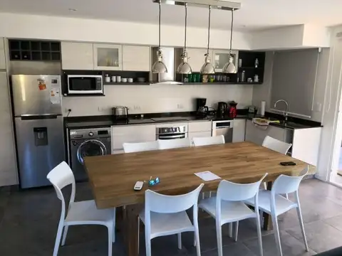 Casa 3 ambientes con 2 baños