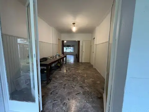 Casa en Venta con 4 cocheras