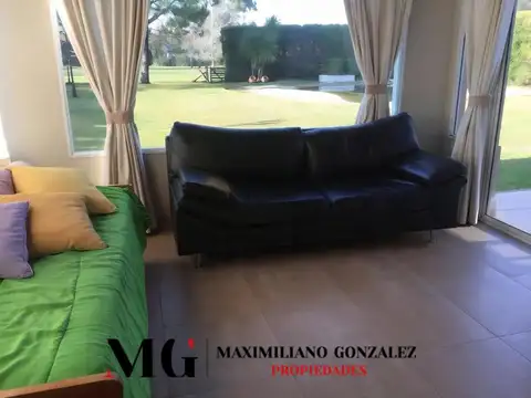 Casa en Alquiler con 2 cocheras