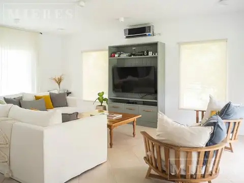 Casa 5 ambientes con 2 baños