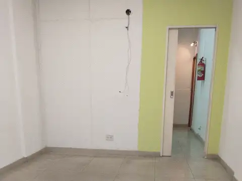 Local sobre Av. Gaona con sotano