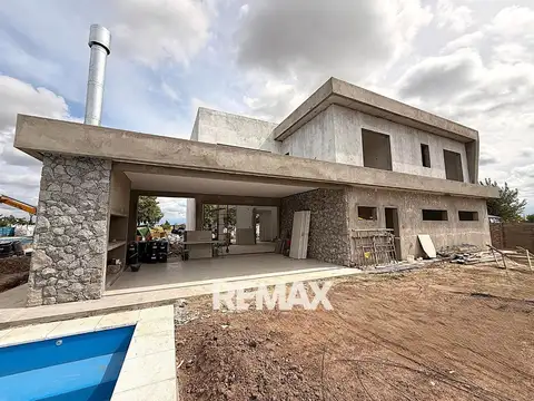 Casa en Venta en Countries y Barrios Cerrados en Pilar, USD 380.000
