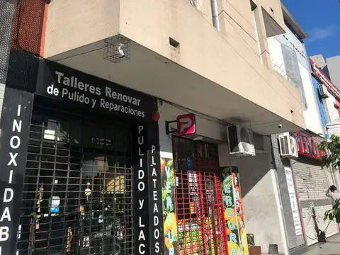 AV.  Maipu 800, Piso 1