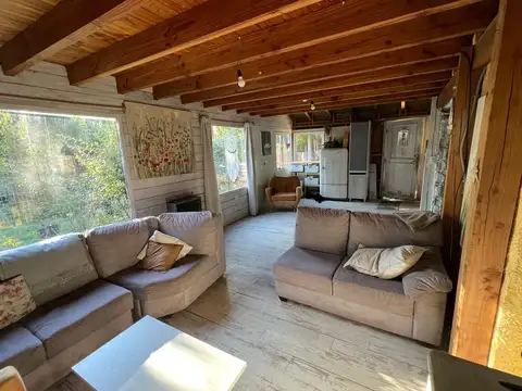CASA EN AMPLIO LOTE A METROS DEL LAGO MORENO