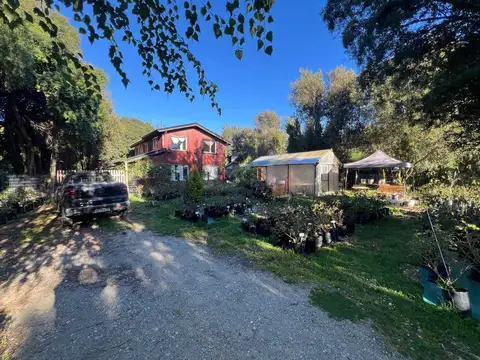 CASA EN AMPLIO LOTE A METROS DEL LAGO MORENO