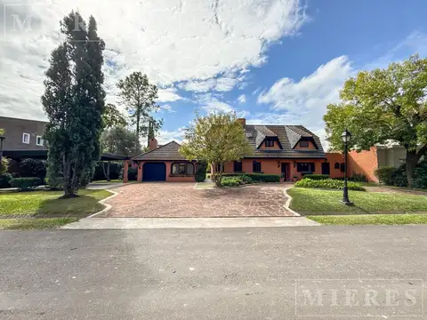 Casa en venta con vista al golf en Los Lagartos Country Club