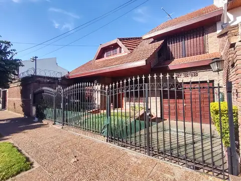 Chalet en venta 6 Amb. El Palomar 2 lotes Gran parque