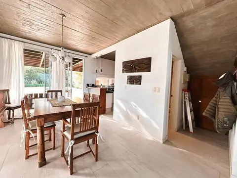 Casa 4 ambientes con 2 baños