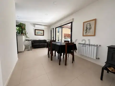 Casa 3 ambientes con 2 baños