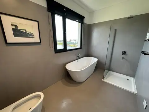 Casa 4 ambientes con 4 baños