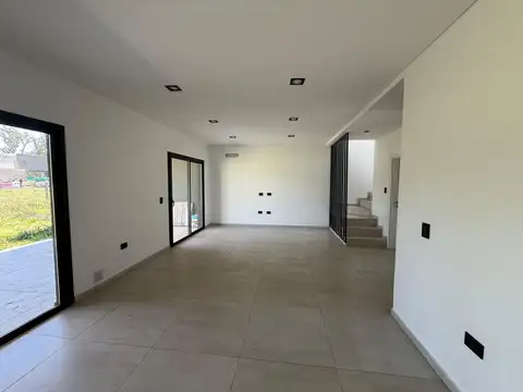 Casa 2 ambientes con 2 baños
