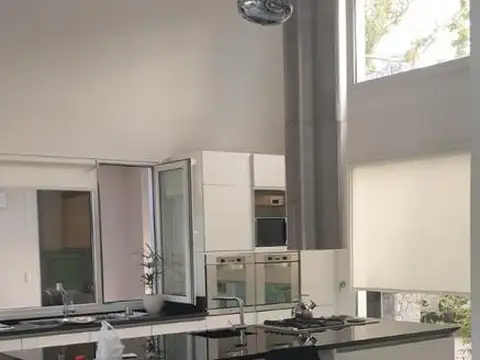 Casa en Venta con 4 cocheras