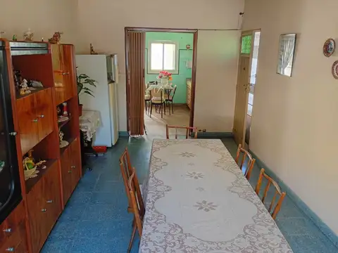 VENTA CASA 3 AMB CON PATIO, JARDIN Y TERRAZA.