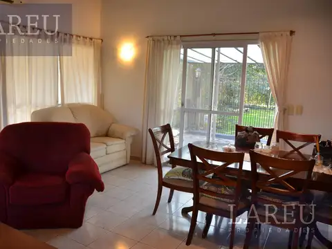 Casa 5 ambientes con 3 baños