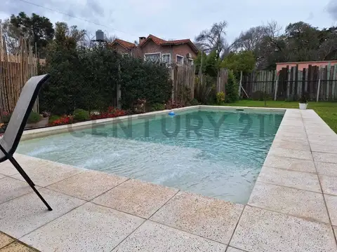 Casa en Alquiler con 3 cocheras