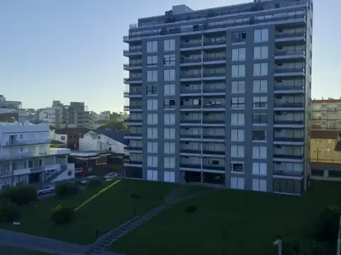 Departamento frente al mar en venta c/ cochera en Zona Norte