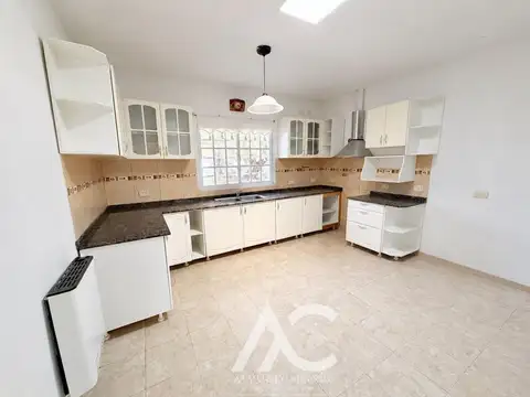 Casa 3 ambientes con 2 baños