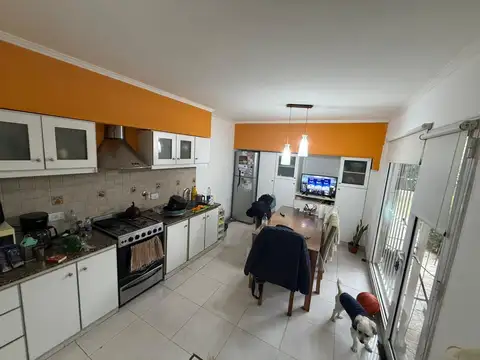 Casa 4 ambientes con 1 baño