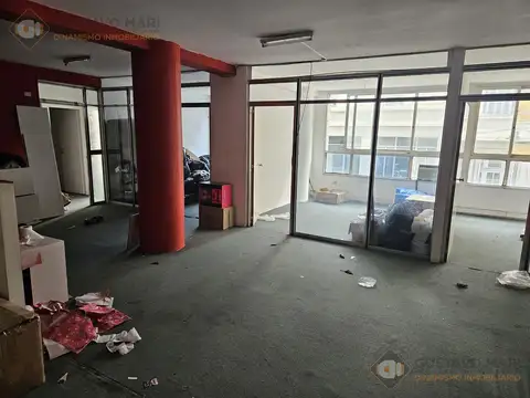 Oficina 5 ambientes con 2 baños