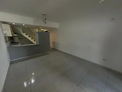Depto Tipo Casa en Venta de 5 ambientes