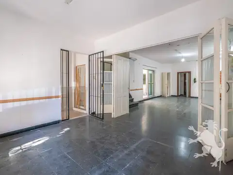 CASA A REFACCIONAR - VENTA - 6 AMBIENTES - TERRAZA - PATIO - COLEGIALES