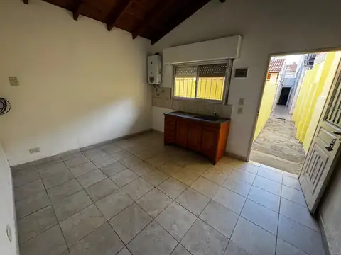 Depto Tipo Casa en Alquiler en Villa Ballester, $ 600.000