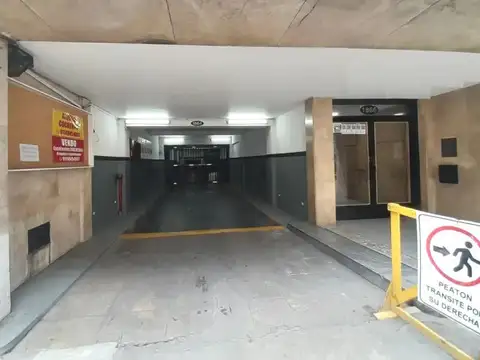 Venta Cochera Auto en Balvanera - Viamonte al 1800