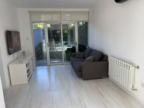 Casa en Alquiler con 1 cochera