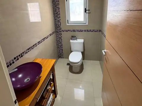 Casa 4 ambientes con 3 baños