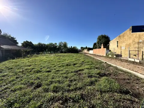Terreno en Venta en El Ombú, USD 13.000