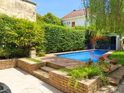 VENTA CASA EN LOTE PROPIO 4 AMBIENTES CON JARDÍN, PISCINA Y QUINCHO – FLORIDA