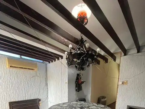 Casa 5 ambientes con 2 baños