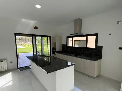 Casa en Venta en Countries y Barrios Cerrados en Lujan, USD 215.000