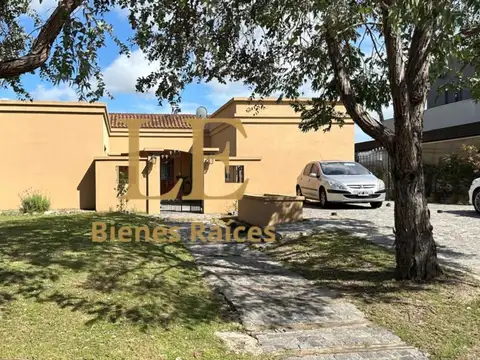 Casa 4 ambientes con 4 baños