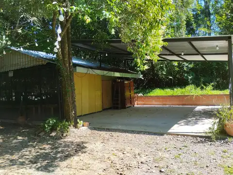 Hotel en venta en San Lorenzo. Ideal para airbnb premium. Ha sido Centro de secundaria, lo último 12 departentos con bano y cocina privados.