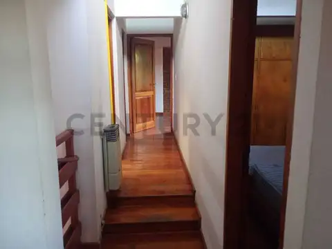 Casa 9 ambientes con 2 baños