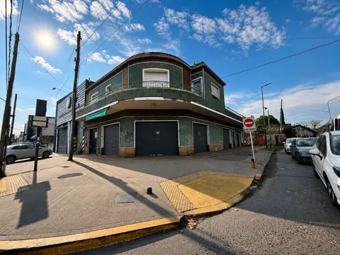 VENTA CASA 4 AMB LOCALES GARAGE 416 M2 F. VARELA