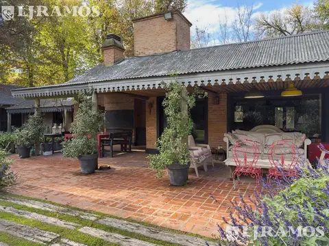 Casa 6 ambientes con 2 baños