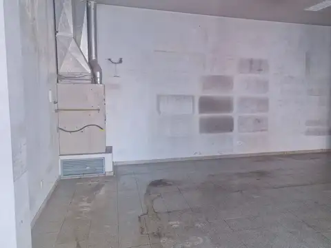 LOCAL EN ESQUINA EN EXCELENTE UBICACION - CENTRO