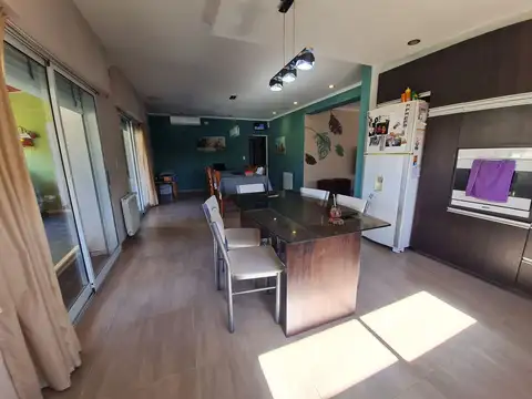 Casa 4 ambientes con 3 baños