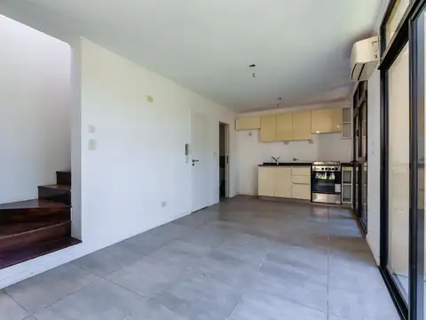 Casa en venta barrio fisherton 2 dormitorios duplex jardin parrillero pileta luminoso