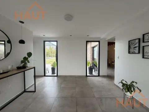 CASA EN VENTA - B° PRIVADO LA FALDA - CIPOLLETTI