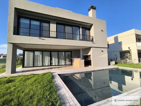 Casa  en Venta Canning Chico