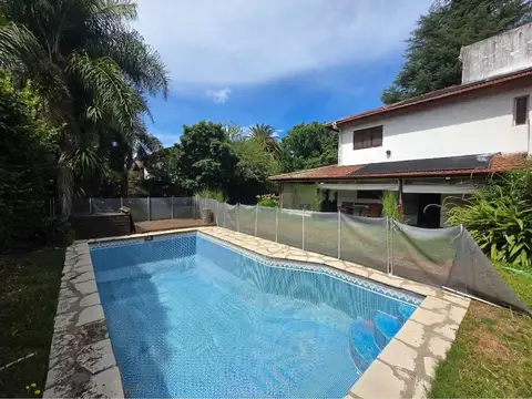 Casa en Venta con 3 cocheras