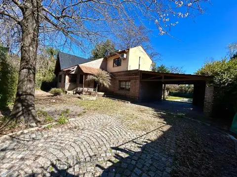 VENTA CASA 4 AMB PARQUE Y PILETA EN PARQUE LELOIR