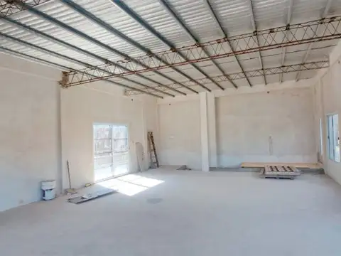 AMPLIO SALÓN COMERCIAL PLANTA ALTA AV. FRANCIA Y DEAN FUNES