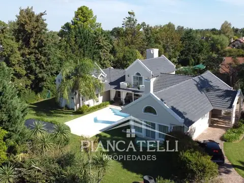 Casa en Venta con 2 cocheras